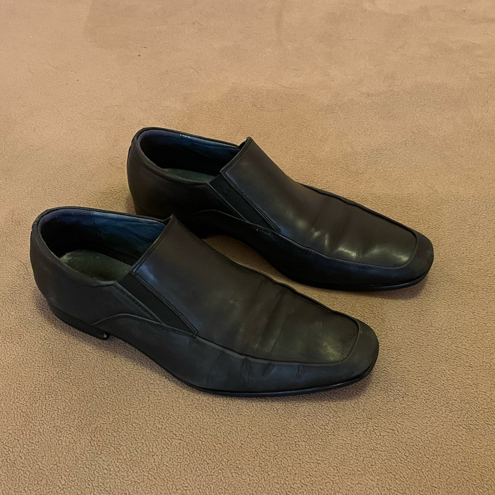 Gordon Rush Black Slip-On dress shoes. Size 8.5